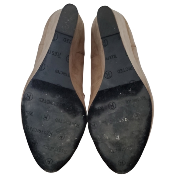 Restricted • Wedges - Picture 6 of 7